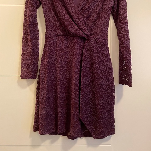 Abercrombie & Fitch Burgundy Lace overlay Dress - Picture 2 of 4
